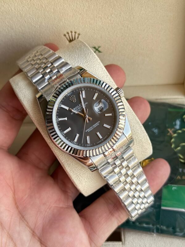 ⁦Rolex Oyster Datejust Mens and womens Watch 126334BKSJ model 1-mirror⁩ - الصورة ⁦3⁩