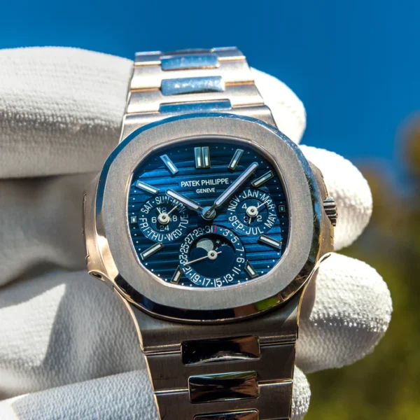 Patek Philippe Nautilus Ref.5740/1G-001-mirror